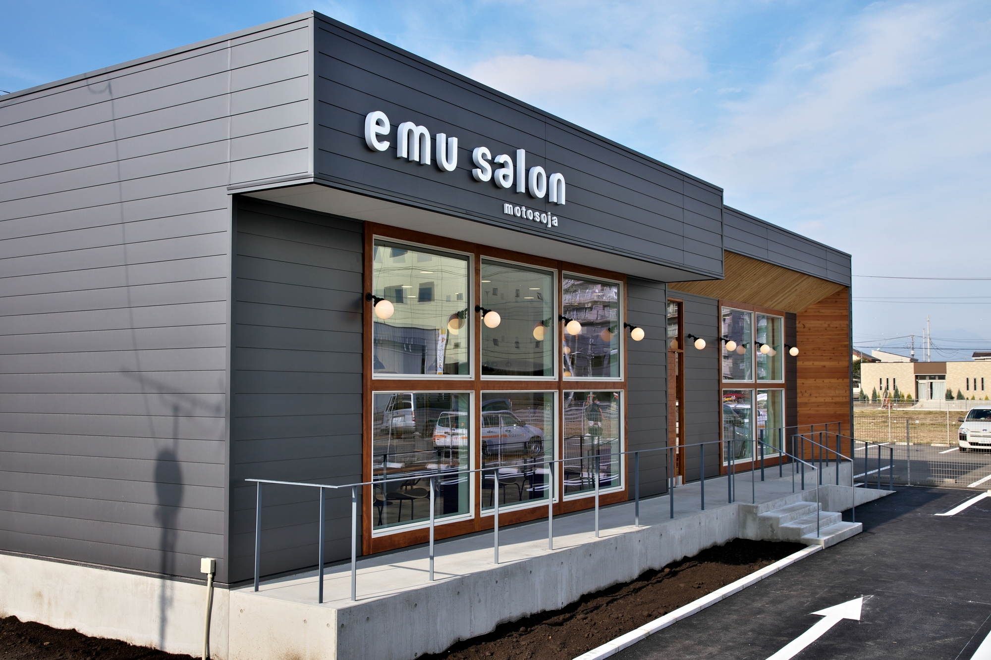 211209emu salon_009sd.jpg