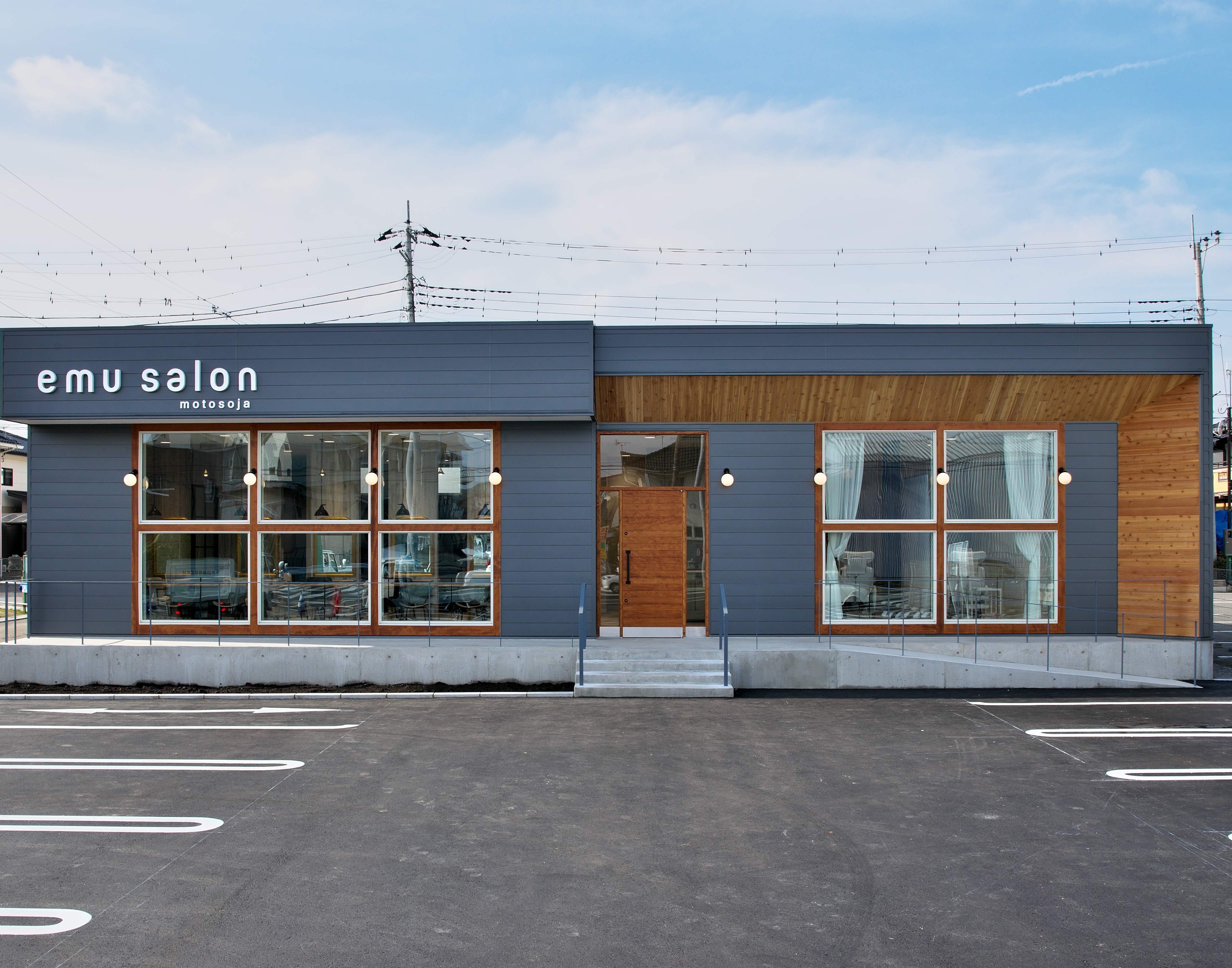 211209emu salon_012.jpg